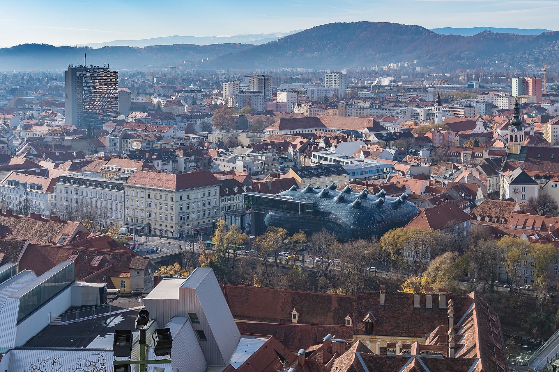 Blick vom Grazer Schlossberg über die Dächer und die Altstadt der Landeshauptstadt Graz