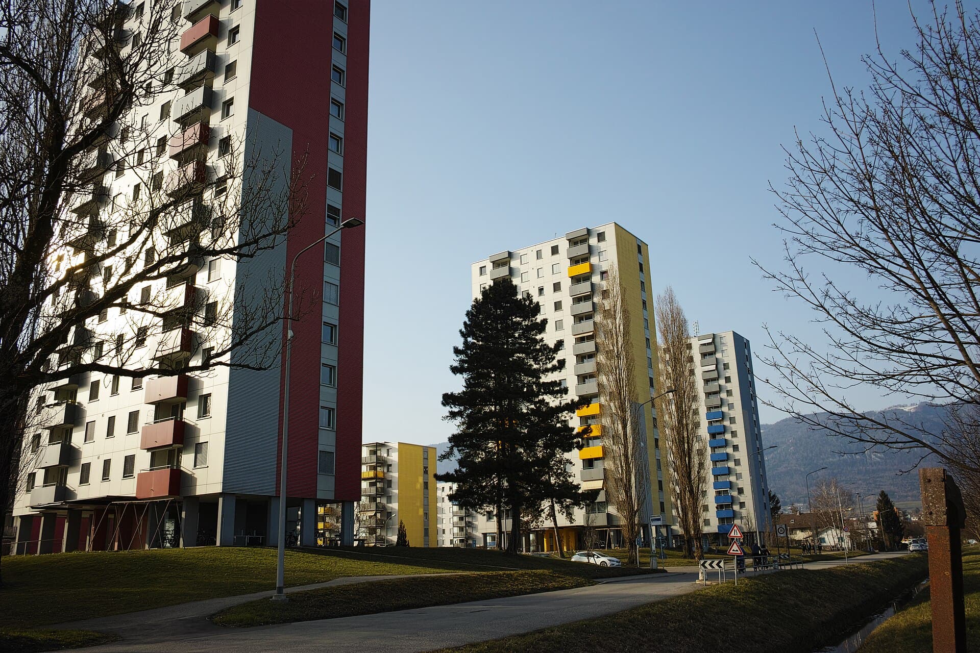 Wohnüberbauung Sonnenpark in Solothurn mit mehrgeschossigen Wohnbauten und Grünflächen