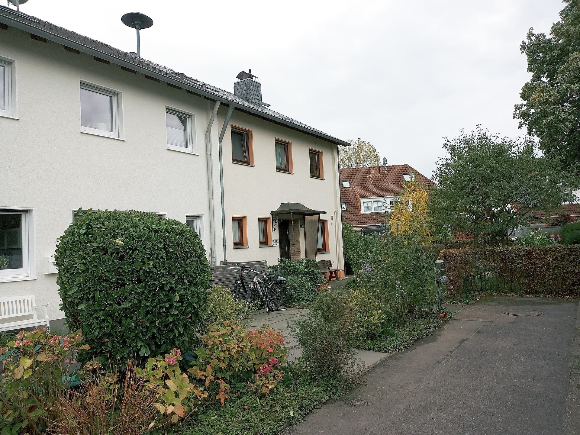 Reihe weitgehend baugleicher Reihenhäuser in Pulheim bei Köln